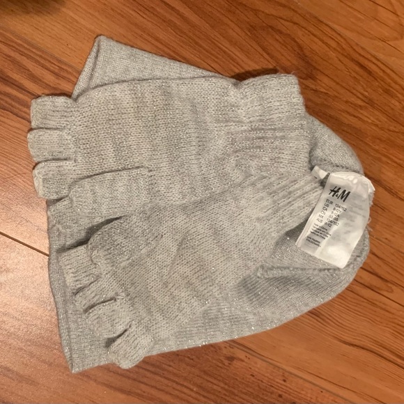 Hat & Mittens.   3/$10 - Picture 3 of 3